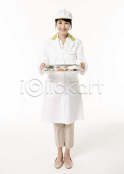 30대 성인 성인여자한명만 여자 한국인 한명 JPG 앞모습 포토 급식 들기 미소(표정) 서기 스튜디오촬영 식판 실내 영양사 전신