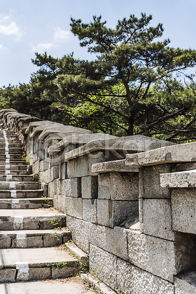 사람없음 JPG 포토 계단 길 나무 돌담 성 성곽길 야외 인왕산 전통 주간 트래킹 하늘 한국 한국건축 한양도성