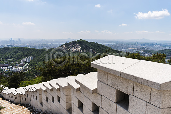 사람없음 JPG 포토 건물 길 돌담 빌딩숲 산 성 성곽길 야외 인왕산 자연 전통 주간 트래킹 풍경(경치) 하늘 한국 한국건축 한양도성