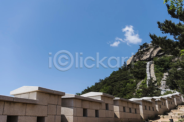 사람없음 JPG 포토 길 나무 돌담 산 성 성곽길 야외 인왕산 자연 전통 주간 트래킹 풍경(경치) 하늘 한국 한국건축 한양도성