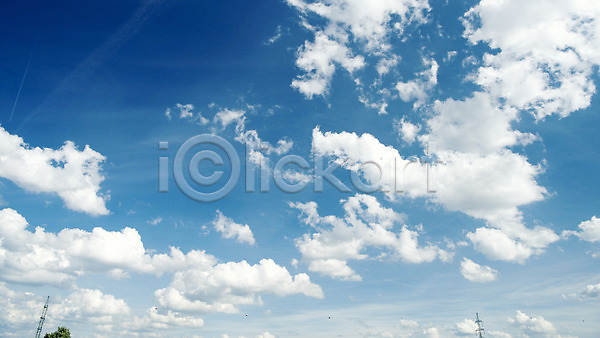사람없음 JPG 포토 구름(자연) 동유럽 야외 유럽 유럽풍경 주간 체코 풍경(경치) 프라하 하늘 해외 해외풍경