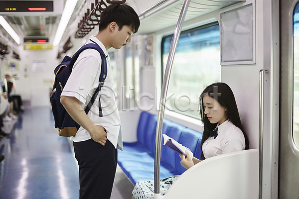 20대 남자 두명 성인 여자 한국인 JPG 아웃포커스 옆모습 포토 교복 데이트 독서 상반신 서기 실내 앉기 응시 의자 전철 커플 학생