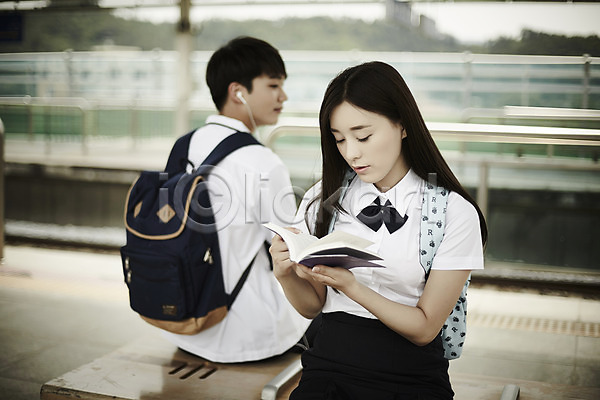 20대 남자 두명 성인 여자 한국인 JPG 뒷모습 아웃포커스 앞모습 포토 교복 기차역 나무 데이트 독서 상반신 선로 앉기 야외 주간 커플 학생