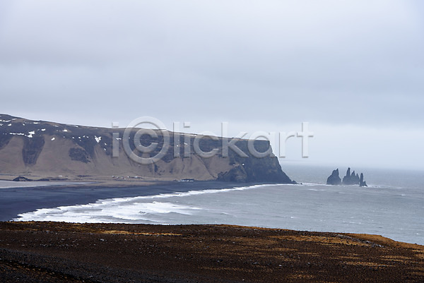 사람없음 JPG 포토 바다 아이슬란드 야외 유럽 유럽풍경 절벽 주간 파도 풍경(경치) 해외풍경 흐림