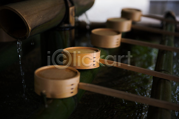 사람없음 JPG 아웃포커스 포토 물 바가지 사찰 야외 일본 일본문화 일본전통 전통소품 주간