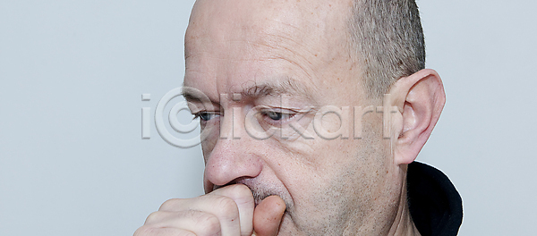 성공 자신감 행복 남자 백인 사람 성인 한명 JPG 포토 해외이미지 1 경영 경영자 노트북 도시 라이프스타일 배려 백그라운드 비전 비즈니스 비즈니스맨 사무실 생각 손 수염 스타일 심각 앉기 얼굴 응시 주택 직업 컨셉 표현 학생 해외202004 해외포토 흰색