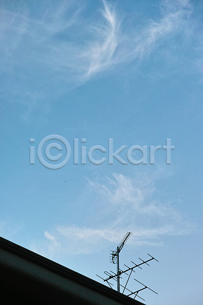 사람없음 JPG 포토 구름(자연) 안테나 야외 주간 지붕 풍경(경치) 하늘