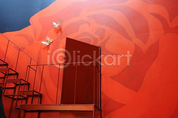 사람없음 JPG 포토 계단 그림 나비 문 백그라운드 벽 실내