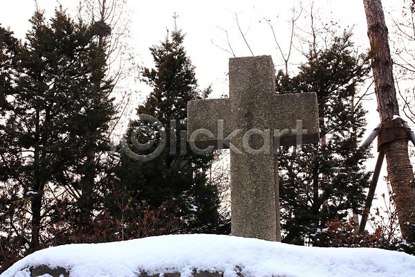 사람없음 JPG 포토 겨울 겨울풍경 나무 눈(날씨) 백그라운드 십자가 종교 풍경(경치)