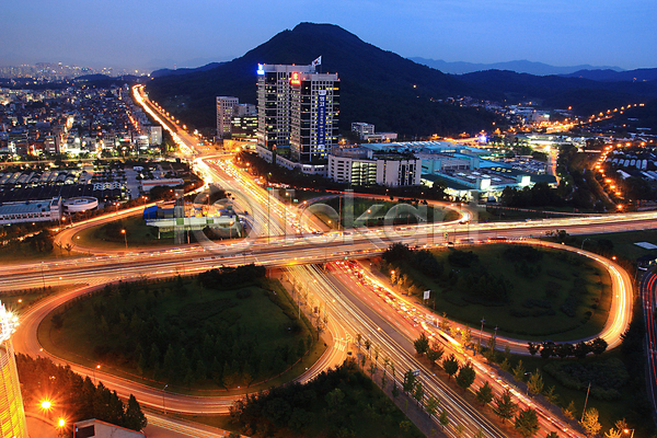 사람없음 JPG 포토 도로 도시 도심 빌딩 산 야간 야경 야외 자동차 풍경(경치) 한국
