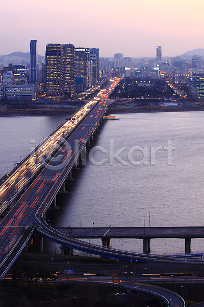 사람없음 JPG 포토 강 다리(건축물) 도로 도시 도심 모션 빌딩 야외 일몰 자동차 주간 풍경(경치) 하늘 한강 한국