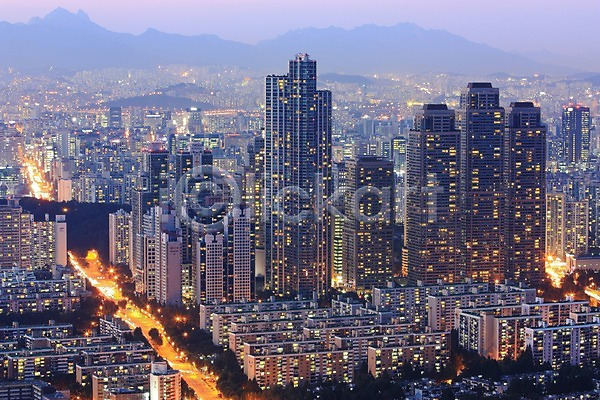 사람없음 JPG 포토 고층빌딩 도로 도시 도심 빌딩 산 아파트 야간 야경 야외 풍경(경치) 한국