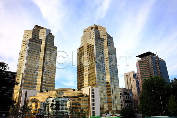사람없음 JPG 포토 고층빌딩 구름(자연) 나무 도시 도심 빌딩 야외 주간 풍경(경치) 하늘 한국