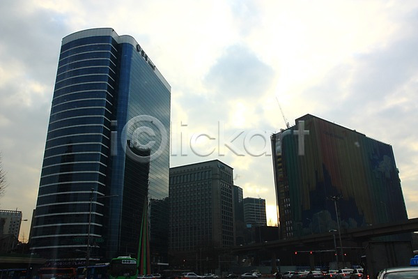 사람없음 JPG 포토 고가도로 고층빌딩 구름(자연) 도시 도심 빌딩 서울 서울역 야외 자동차 주간 풍경(경치) 하늘 한국