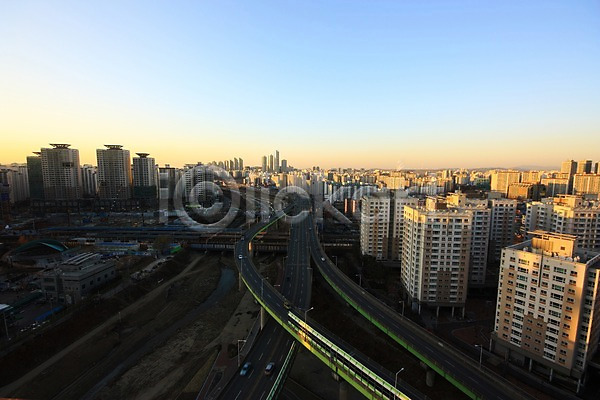 사람없음 JPG 포토 고가도로 노을 도시 도심 빌딩 아파트 야외 자동차 주간 풍경(경치) 하늘 한국