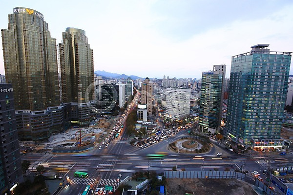 사람없음 JPG 포토 고층빌딩 교차로 구름(자연) 도로 도시 도심 빌딩 야외 자동차 주간 풍경(경치) 하늘 한국