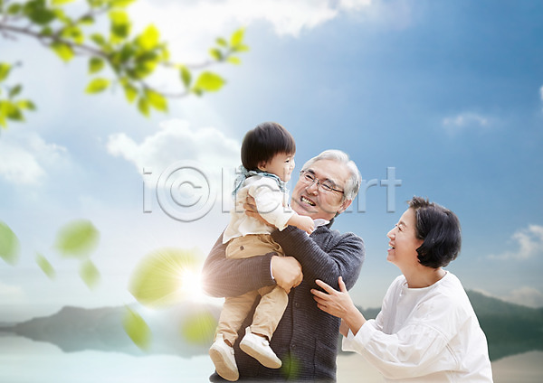 60대 남자 노년 성인 세명 아기 여자 한국인 PSD 편집이미지 가족 구름(자연) 나뭇잎 상반신 손녀 손자 웃음 편집 하늘