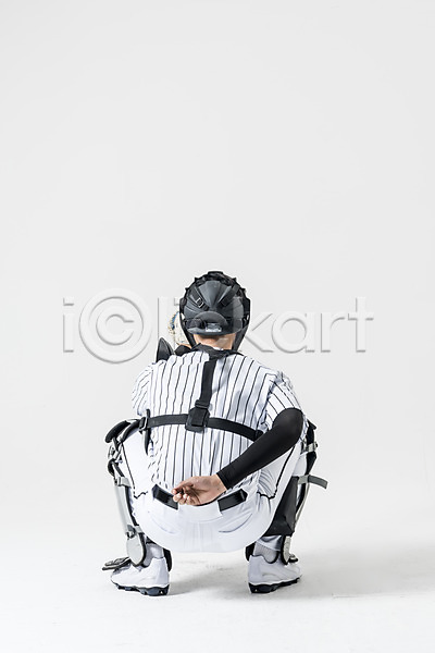 20대 남자 성인 성인남자한명만 한국인 한명 JPG 뒷모습 포토 보호장비 수신호 스튜디오촬영 실내 앉기 야구 야구복 야구선수 전신 포수 헬멧