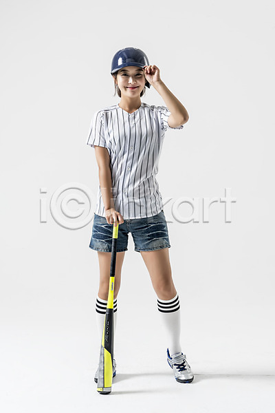 20대 성인 성인여자한명만 여자 한국인 한명 JPG 앞모습 포토 서기 스튜디오촬영 실내 야구 야구방망이 야구복 야구헬멧 웃음 잡기 전신