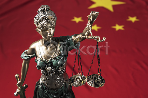 법 사람없음 JPG 아웃포커스 포토 국기 스튜디오촬영 실내 오브젝트 오성홍기 정의의여신상 조각상