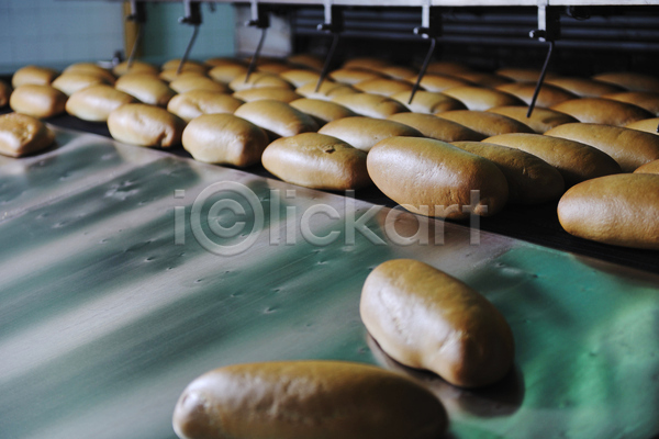 사람없음 JPG 포토 해외이미지 공장 기계 빵 실내 일렬 해외202004