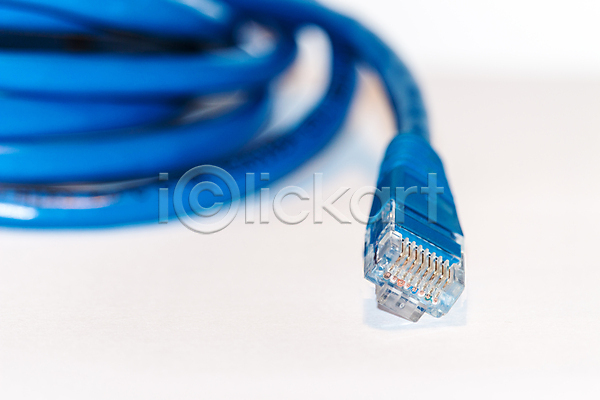 사람없음 JPG 포토 해외이미지 고립 그물 네트워크 네트워킹 디지털 랜 백그라운드 연결 인터넷 접속 지역 철사 컴퓨터 코드 통신 파란색 플러그 해외202004 흰색