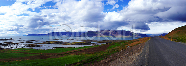 떨어짐 사람없음 JPG 포토 해외이미지 가로 거리 검은색 고속도로 구름 길 길가 날씨 도로 멀리 바다 반사경 방법 분열 선 섬 아스팔트 아이슬란드 안개 언덕 여름 여행 오픈 용암 우주 유럽 자연 줄서기 파노라마 파란색 풍경 하늘 해외202004 해외포토 화산 흰색