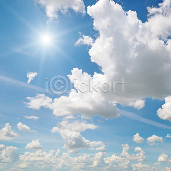순수 평화 사람없음 JPG 포토 해외이미지 계절 광선 구름(자연) 날씨 맑음 바람 백그라운드 별 불꽃(불) 빛 솜털 야외 여름(계절) 우주 일몰 일출 자연 천국 추상 태양 파란색 하늘 해외202004 햇빛 흰색