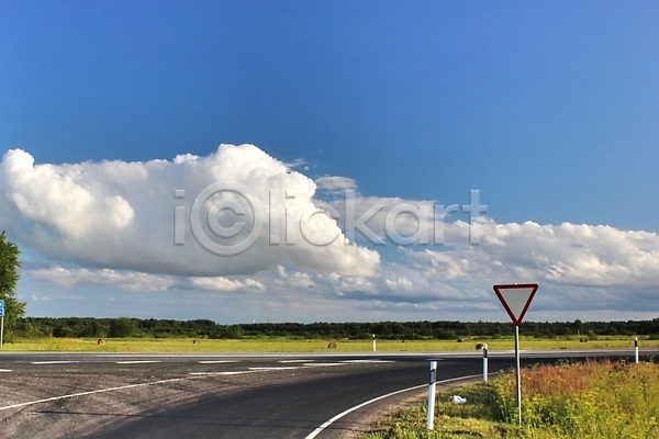 사람없음 JPG 포토 해외이미지 고속도로 교차로 구름(자연) 도로 무늬 볏짚 여름(계절) 해외202004
