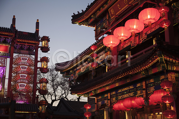 우아함 화려 사람없음 JPG 로우앵글 포토 해외이미지 가로 건물 건축양식 베이징 빛망울 야외 전통문화 중국 중국문화 컬러풀 하늘 해외202004 황혼