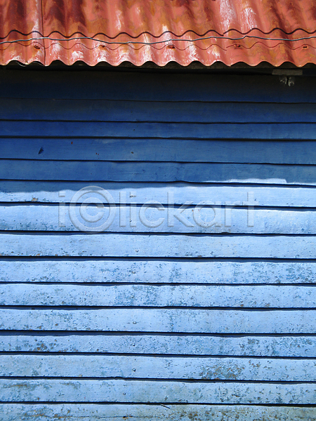 가난 사람없음 JPG 포토 해외이미지 건물 건축양식 깨짐 벽 부식 썩음 옛날 외관 주택 질감 쿠바 파란색 해외202004