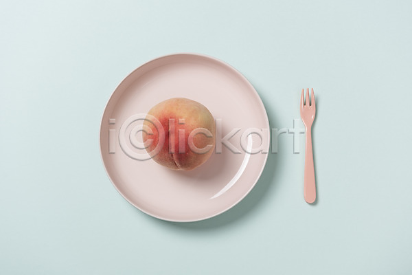 사람없음 JPG 포토 하이앵글 과일 복숭아 접시 제철 제철과일 포크 플랫레이 한개