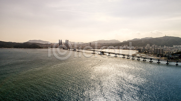 사람없음 JPG 포토 하이앵글 항공촬영 건물 다리(건축물) 바다 부산 산 야외 주간 풍경(경치) 한국 해운대