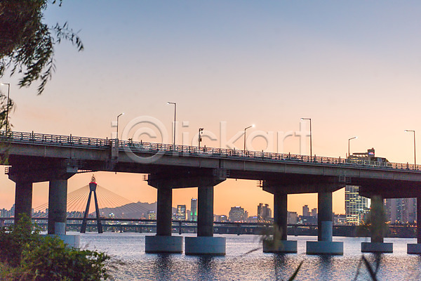 사람없음 JPG 포토 강 건물 나무 노을 다리(건축물) 빌딩 서울 야외 주간 천호대교 풍경(경치) 하늘 한강