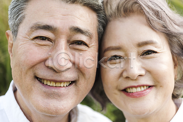 60대 남자 노년 노인만 두명 여자 한국인 JPG 근접촬영 아웃포커스 앞모습 포토 가족 가족라이프 노부부 부부 부부라이프 상반신 안면도 야외 얼굴 웃음 주간 한국