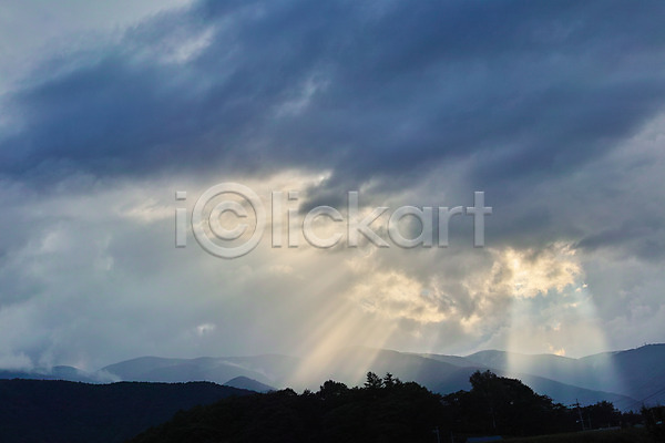 사람없음 JPG 포토 구름(자연) 빛무리 산 야외 자연 주간 풍경(경치) 하늘 햇빛 흐림