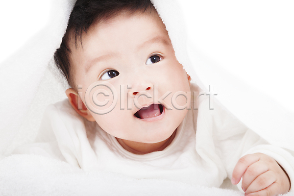 행복 동양인 사람 아기 한명 JPG 포토 해외이미지 미소(표정) 아들 얼굴 웃음 육아 응시 해외202004 흰색
