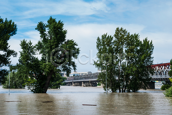 사람없음 JPG 포토 해외이미지 강 나무 다뉴브강 도시 물 브라티슬라바 슬로바키아 재앙 하늘 해외202004 홍수