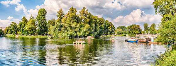 복잡 산책 사람 사람없음 JPG 포토 해외이미지 건축양식 공원 광장 구름 놀이터 도시 러시아 메인 모스크바 물 벤치 분무기 분수 빛 센터 아시아 여름 유럽 이름 제트기 지역 철강 태양 파란색 풍경 하늘 해외202004 해외포토 흐림