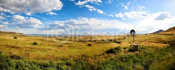 신선 평화 사람없음 JPG 포토 해외이미지 나무 농경지 농업 밭 밭일 벚꽃 봄 빨간색 시골 식물 에너지 여름 자연 재활용 주택 초록색 컨셉 파노라마 풍차 해외202004 해외포토 환경 힘