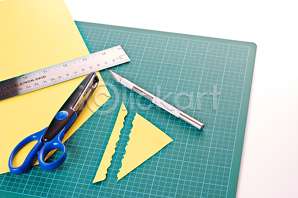 상상 사람없음 JPG 포토 해외이미지 금속 노란색 도구 매트 미술 스크랩북 자 장식 종이 초록색 칼 칼날 판지 해외202004 흰배경