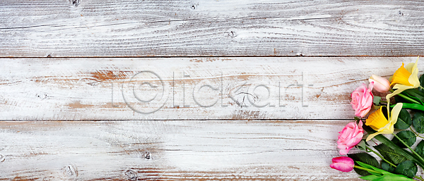 사랑 행복 사람없음 JPG 포토 해외이미지 4월 5월 계절 기념 꽃 꽃다발 꽃무늬 목재 백그라운드 봄 부활절 분홍색 수선화 시골 어머니의날 엄마 장미 장식 카피스페이스 탁자 튤립 해외202004 해외포토 휴가 흰색