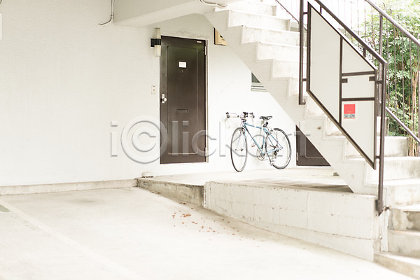 사람없음 JPG 포토 계단 문 야외 자전거 주간 주택 풍경(경치)