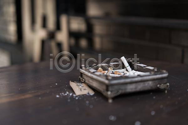사람없음 JPG 아웃포커스 포토 담배 야외 오브젝트 재떨이 주간 탁자 풍경(경치) 흡연