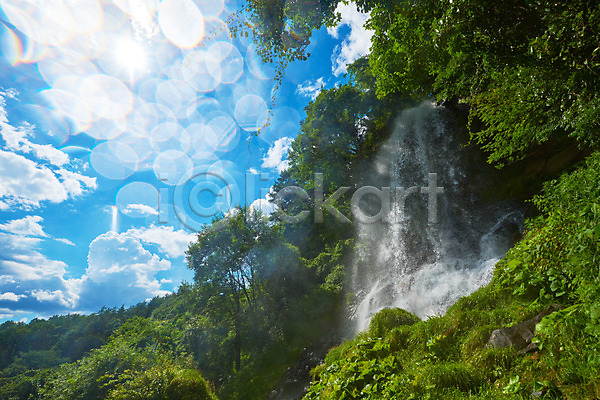 사람없음 JPG 포토 계곡 구름(자연) 나무 맑음 물흐름 바위 야외 자연 주간 폭포 풍경(경치) 하늘 햇빛