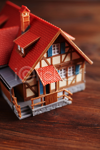 사람없음 JPG 포토 해외이미지 갈색 건축가 건축양식 모델 목재 부동산 빨간색 작음 장난감 재산 주택 진짜 컨셉 해외202004