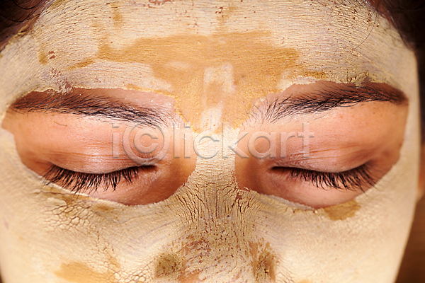 여자 인도인 한명 JPG 포토 해외이미지 가면 건강 눈(신체부위) 돌봄 스파 쌓기 얼굴 점토 치료 테라피 피부관리 해외202004