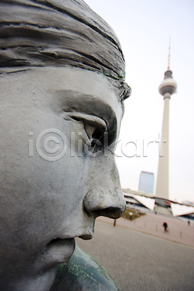 사람없음 JPG 포토 해외이미지 관광지 독일 랜드마크 명승지 묘사 미술 베를린 분수 서유럽 세로 얼굴 유럽 응시 조각 탑 하늘 해왕성 해외202004