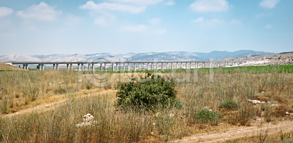 건조 성장 사람없음 JPG 포토 해외이미지 가을 낟알 농경지 농업 농작물 도시 땅 먹이 뭉치 밀 밀짚 밭 밭일 볏짚 산업 수확 시골 쌓기 야외 여름 옥수수 원형 음식 이스라엘 자르기 자연 철조망 파란색 패키지 풍경 하늘 해외202004 해외포토 호밀 황금