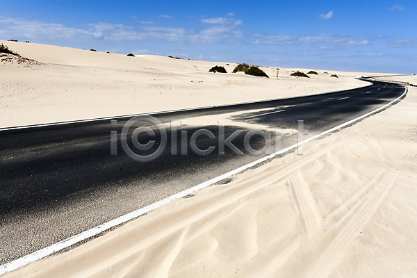 건조 위험 사람없음 JPG 포토 해외이미지 거리 고속도로 교통수단 교통시설 굴곡 도로 모래 모래언덕 사막 사인 스페인 아스팔트(도로) 안전 여행 자동차 자연 트랙 풍경(경치) 해외202004